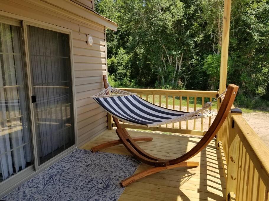 Tiny Home With Hammock Loft Bbq And Yard 凤凰城 外观 照片