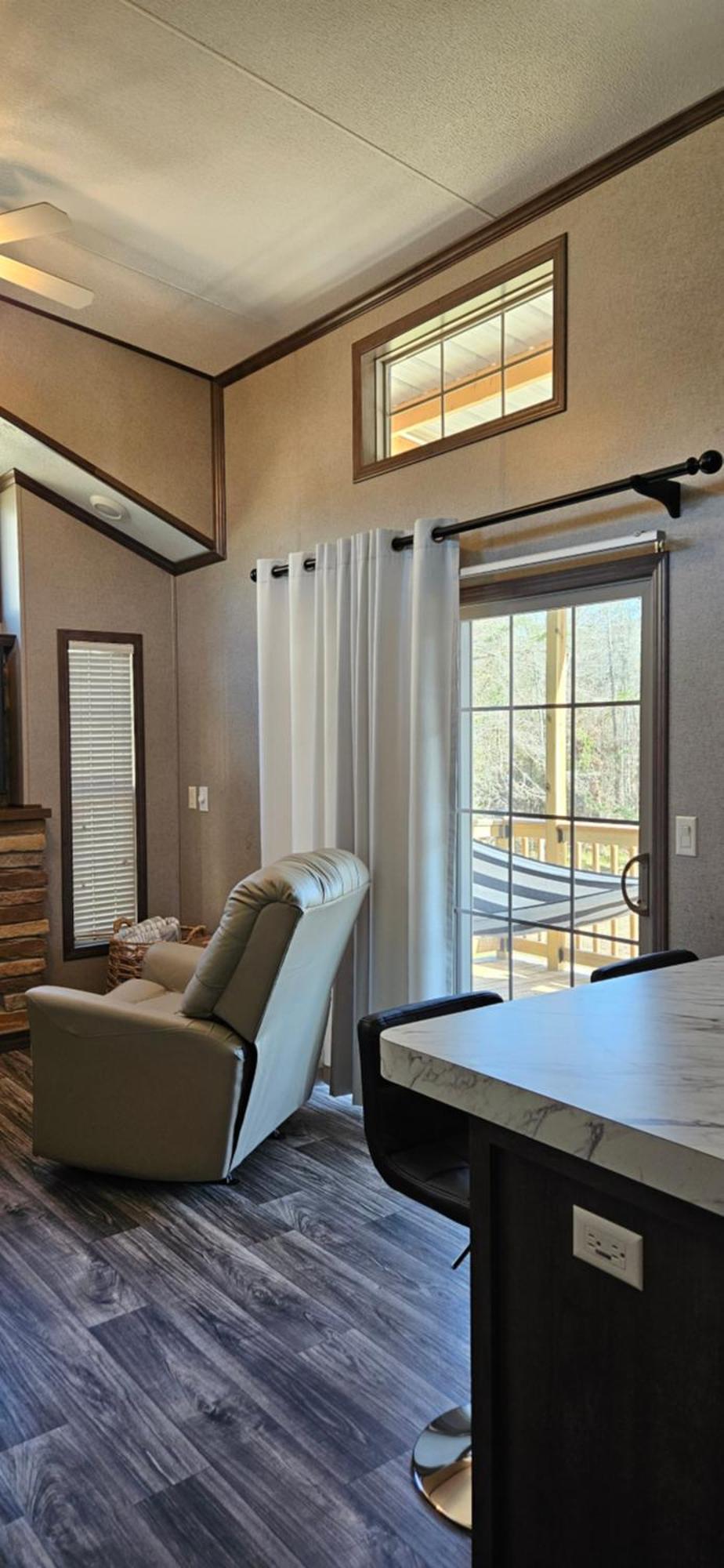 Tiny Home With Hammock Loft Bbq And Yard 凤凰城 外观 照片